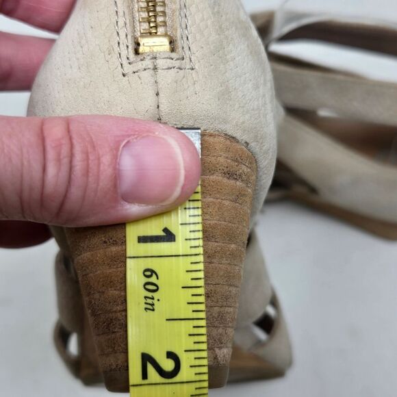 UGG Women's Yasmin Snake Gladiator Wedge Sandal Horchata Leather Size 7.5 B - Picture 12 of 14